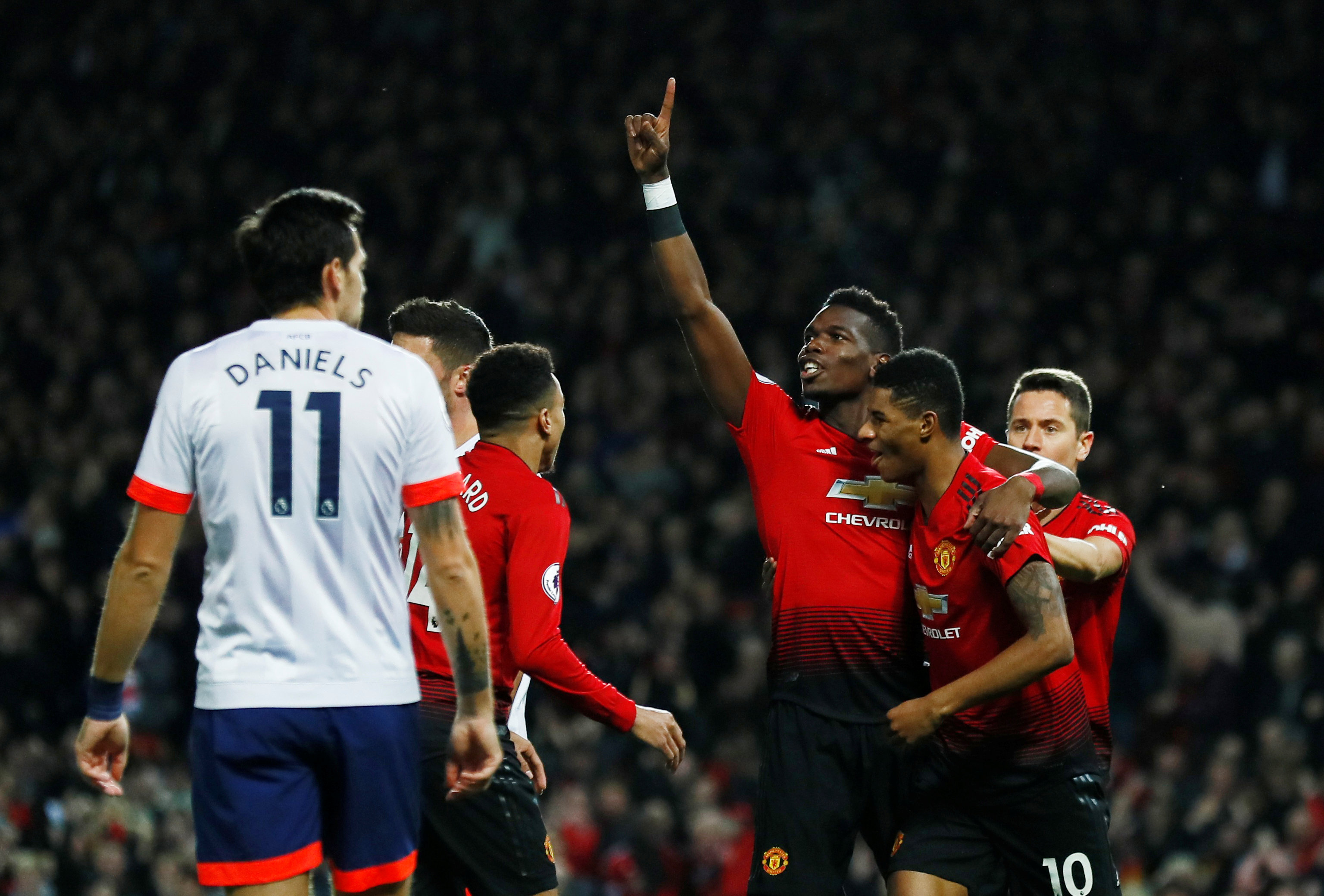 考虑文字内 考虑文字内